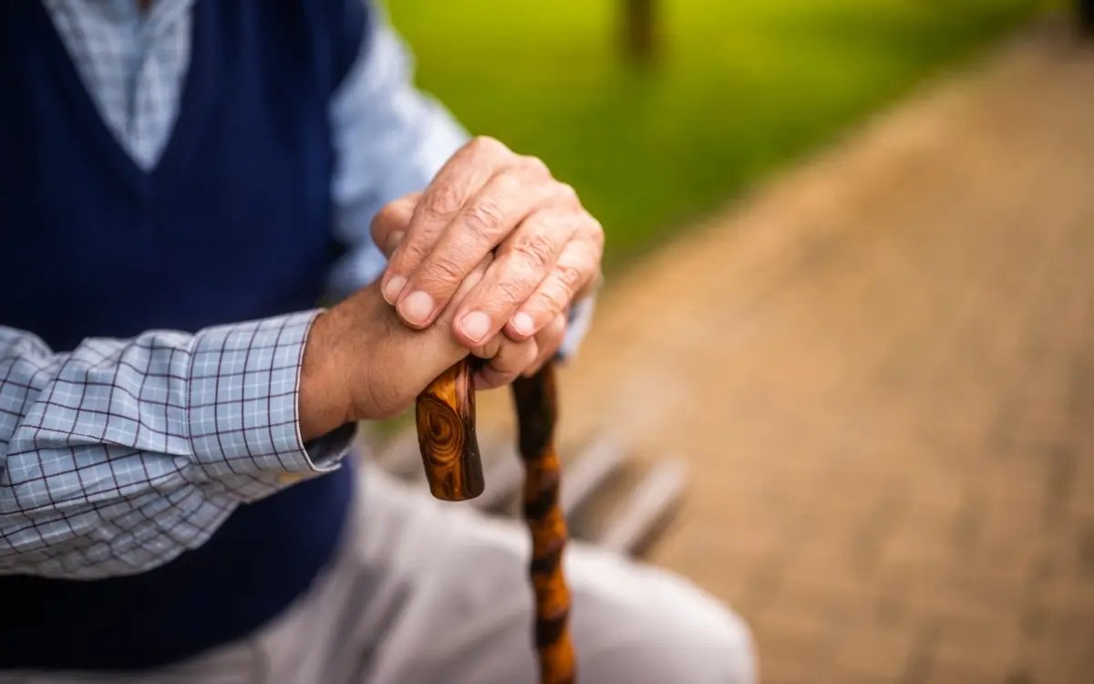 FDA aprova novo medicamento para sintomas do Parkinson