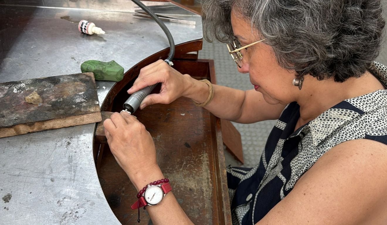 &ldquo;Toda mulher &eacute; uma joia rara&rdquo;: pacientes com c&acirc;ncer de mama aprendem a produzir joias no ES