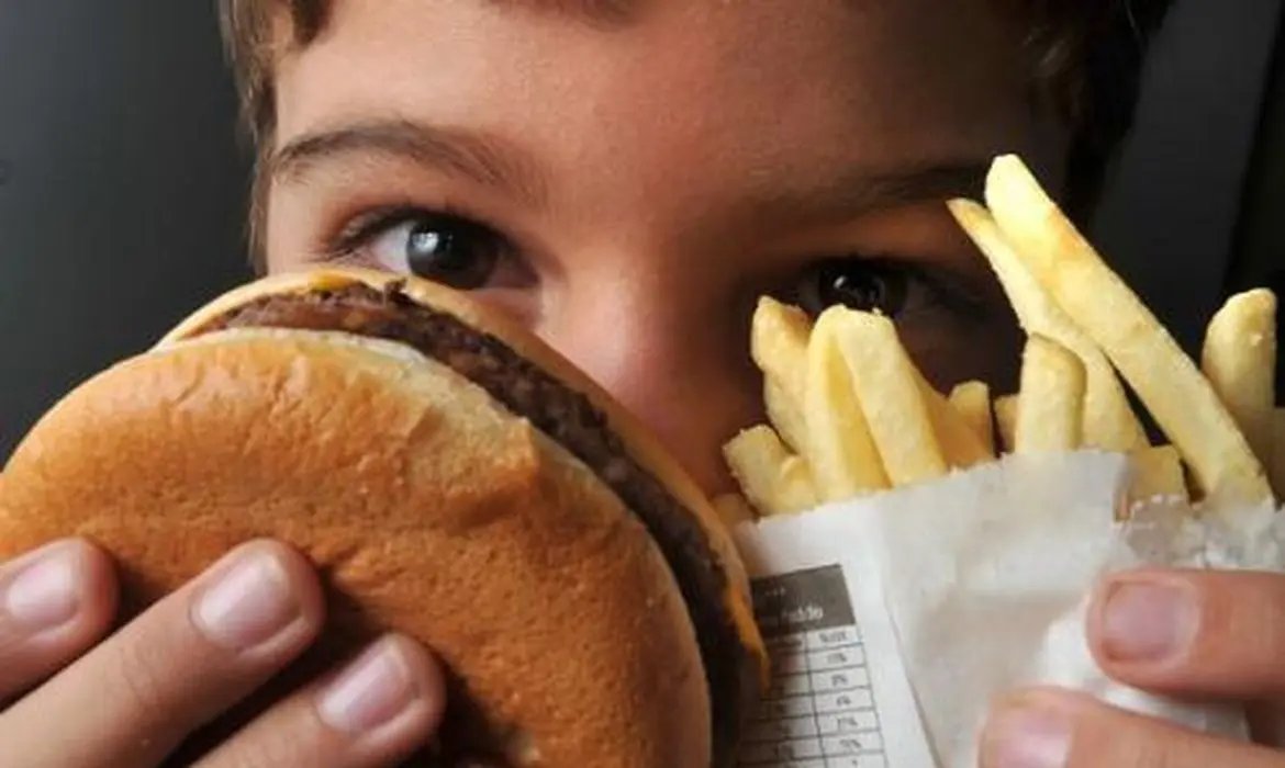 OMS lan&ccedil;a guia para obesidade infantil
