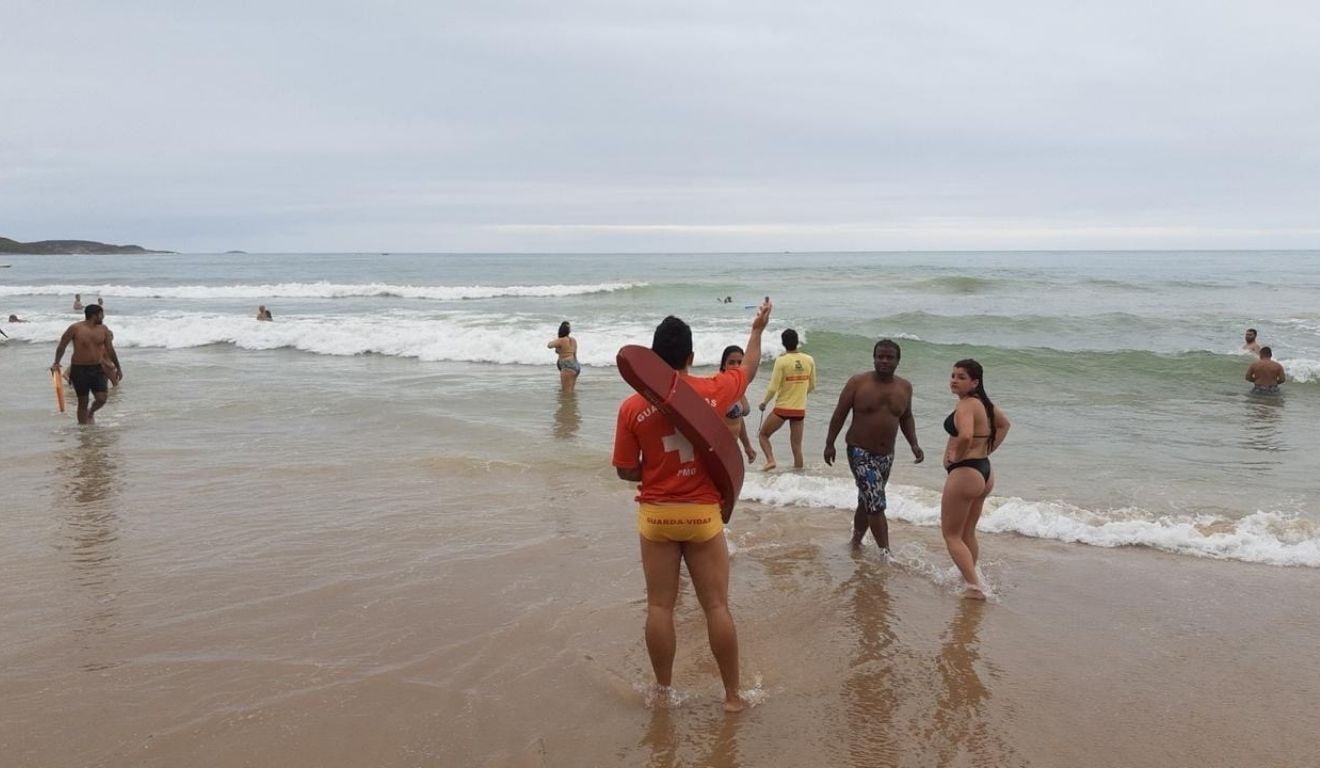 Guarapari abre 150 vagas para guarda-vidas; veja como se inscrever