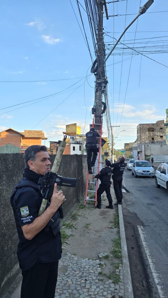 Provedor.Net 2.0: Pol&iacute;cia fecha o cerco contra o crime que cortava a internet dos moradores em Vila Velha