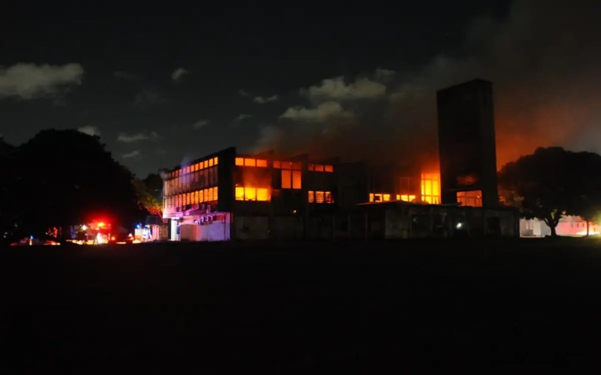 Inc&ecirc;ndio destr&oacute;i pr&eacute;dio e afeta pesquisas na UFPE