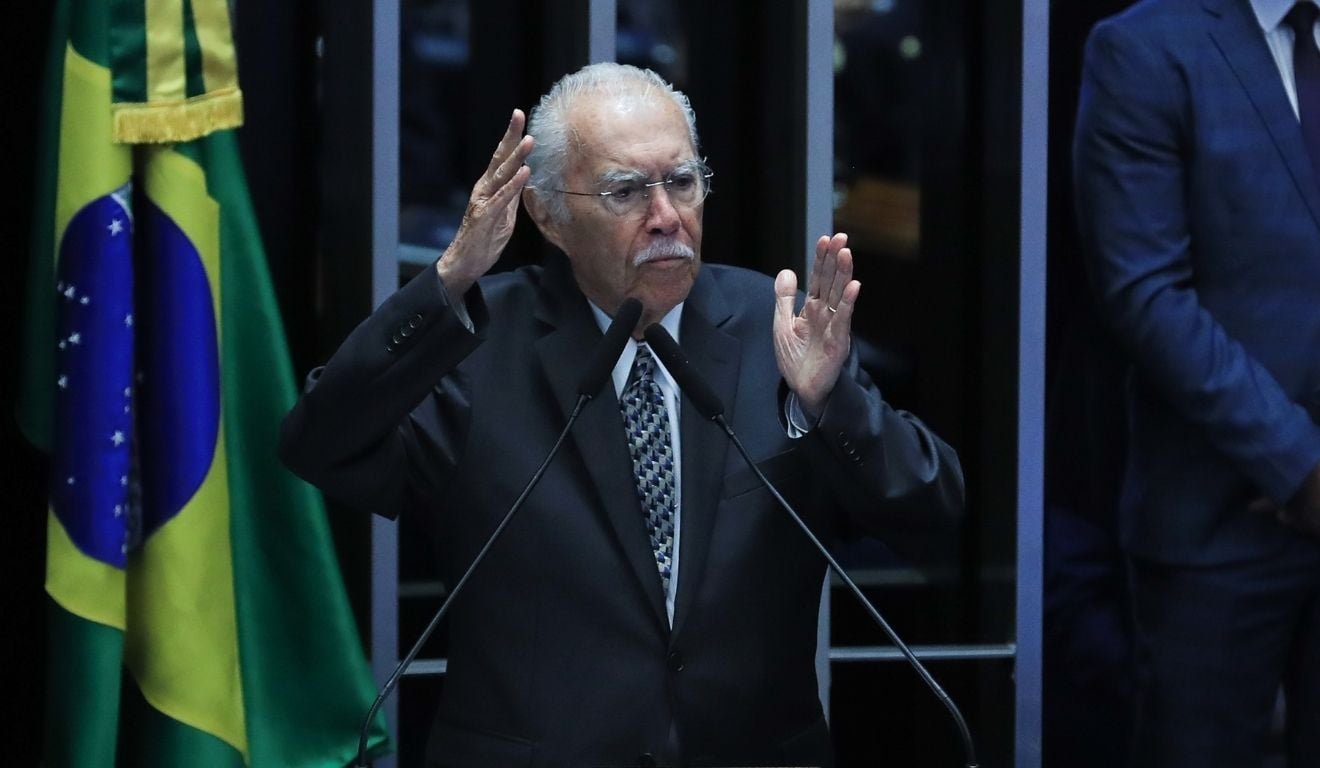 Jos&eacute; Sarney &eacute; internado em UTI ap&oacute;s procedimento abdominal