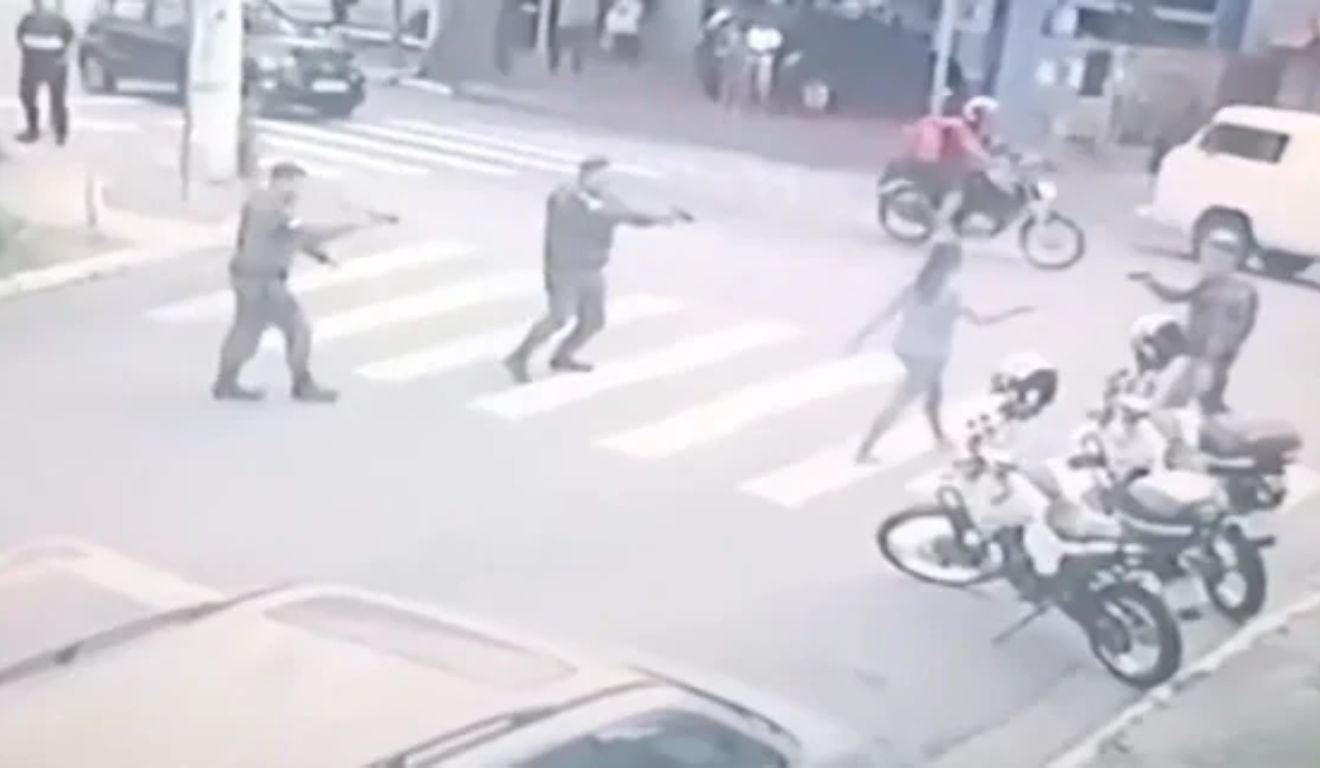 Policial &eacute; preso por atirar e matar mulher durante abordagem