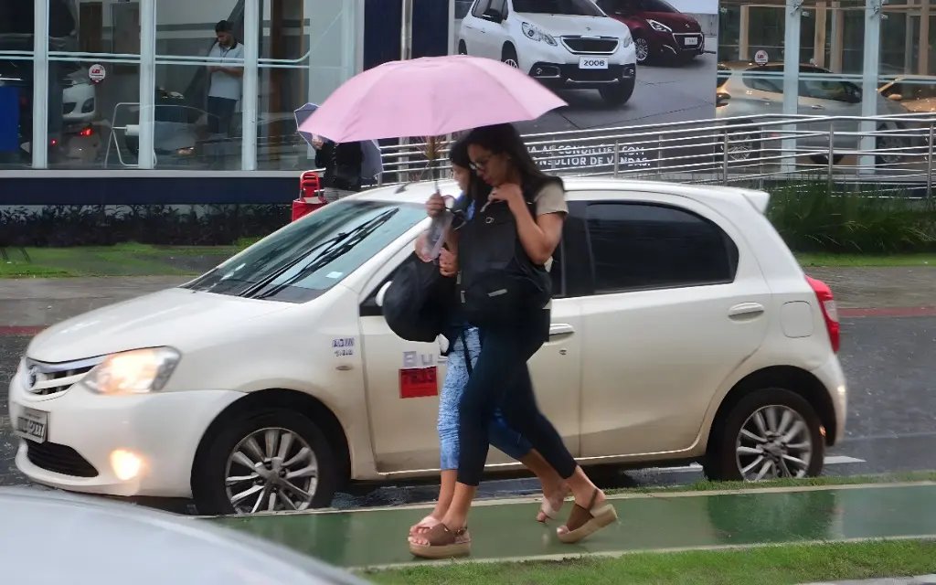 Tempestade coloca todo o ES em alerta neste s&aacute;bado
