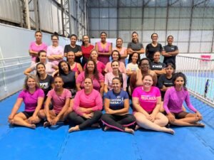 Cariacica re&uacute;ne mulheres em aul&atilde;o especial de defesa pessoal e jiu-j&iacute;tsu em alus&atilde;o ao Outubro Rosa