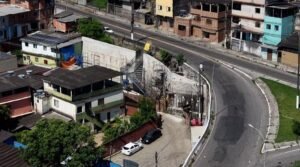 Vila Velha entrega obra de conten&ccedil;&atilde;o de encosta e refor&ccedil;a seguran&ccedil;a em Cobi de Baixo