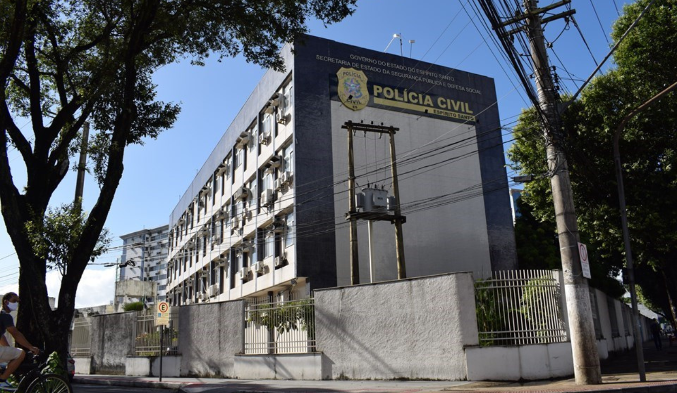 Homem &eacute; esfaqueado na perna ap&oacute;s tentar enforcar esposa em Vit&oacute;ria