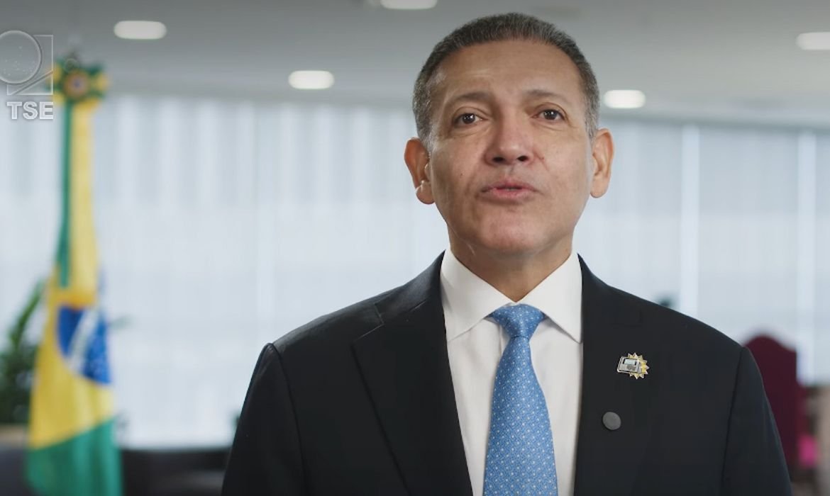 TSE nega acusa&ccedil;&atilde;o de Fl&aacute;vio sobre expuls&atilde;o de fiscais de sala-cofre