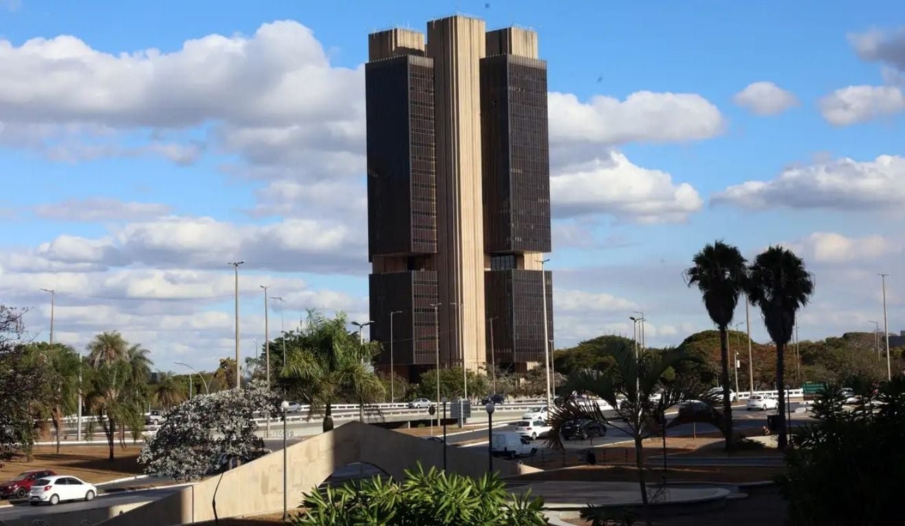D&iacute;vida p&uacute;blica fica em 82,9% do PIB em setembro, maior n&iacute;vel desde 2021