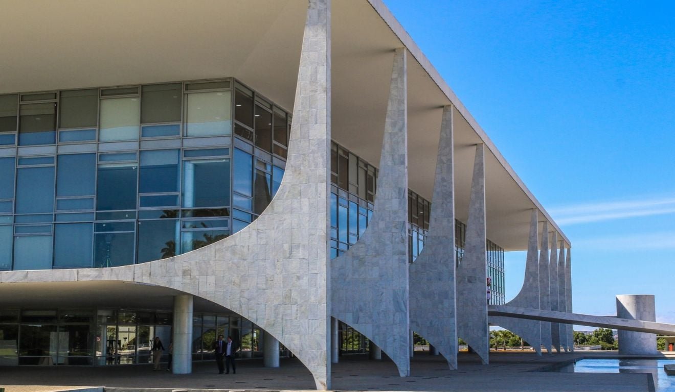 Governo federal registra super&aacute;vit de R$ 4,8 bilh&otilde;es, mas d&eacute;ficit amea&ccedil;a meta fiscal de 2027
