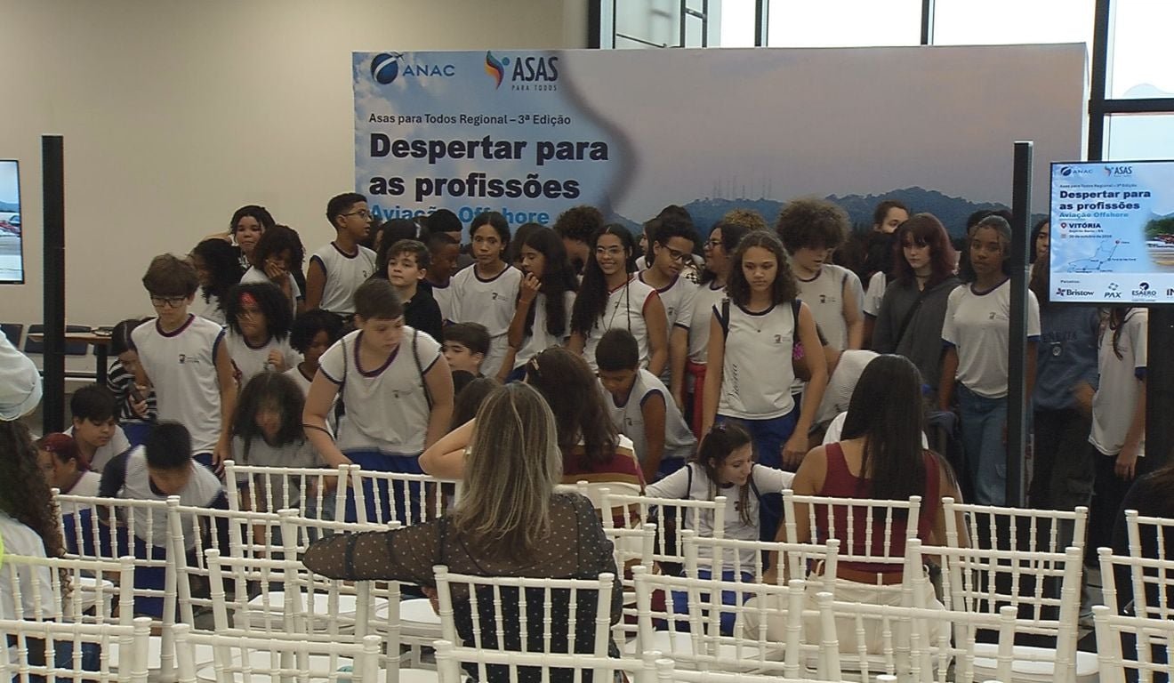Alunos da rede p&uacute;blica visitam Aeroporto de Vit&oacute;ria e aprendem sobre avia&ccedil;&atilde;o
