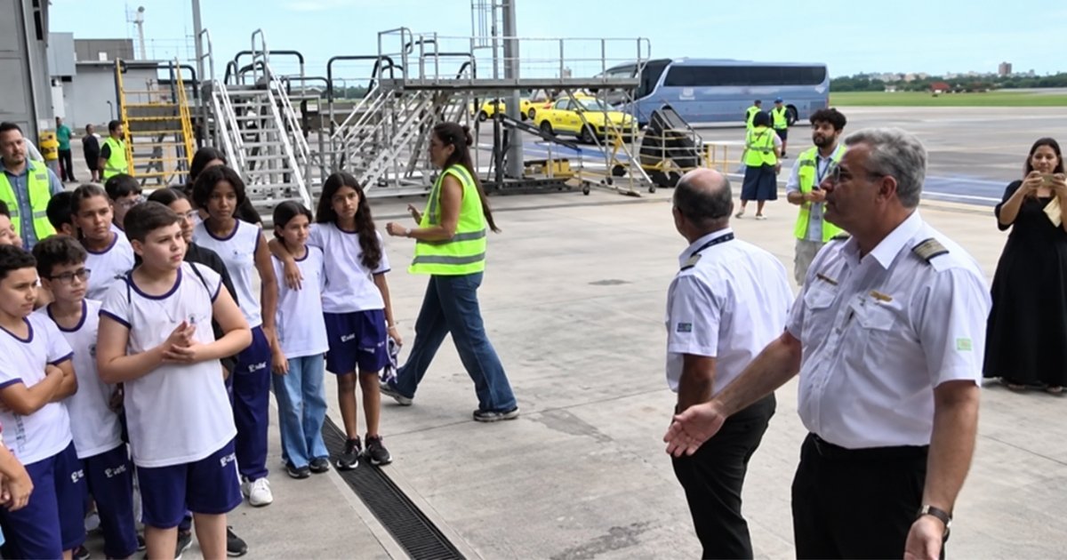 Alunos do ES t&ecirc;m aula no Aeroporto de Vit&oacute;ria e voam pela 1&ordf; vez