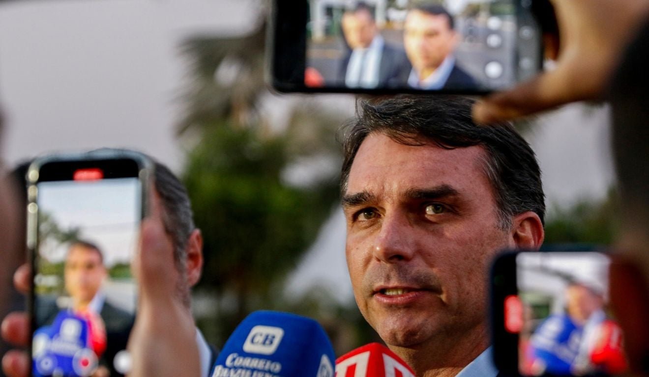 Governo dos EUA &lsquo;n&atilde;o se envolveu&rsquo; na sa&iacute;da de Fl&aacute;vio Bolsonaro do Brasil, diz Marco Rubio