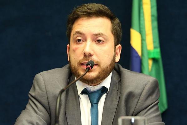 Armandinho aguarda recursos na Justiça e tenta se livrar de remédios