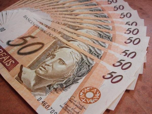 Decreto aumenta salário mínimo para R$ 1.412 a partir de janeiro