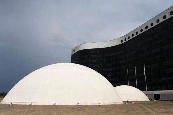 TSE estuda punir mudança na declaração de raça de candidatos