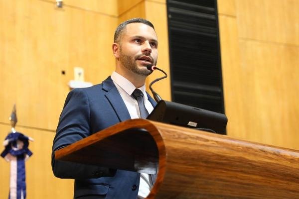 Campeão de votos, prefeito de Viana reforça liderança na Assembleia