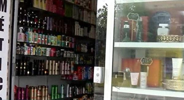 Dupla se disfarça de entregadores de lanche para assaltar loja de perfumaria em Cariacica