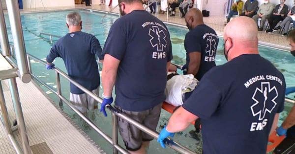 Homem paralisado por 15 anos é batizado nas águas