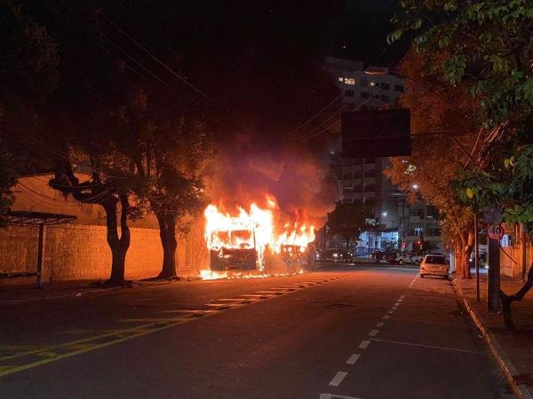 Sexto ônibus é alvo de ataque próximo da Terceira Ponte, em Vitória