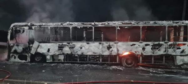 Sétimo ônibus é incendiado na Grande Vitória; dessa vez na Rodovia do Contorno