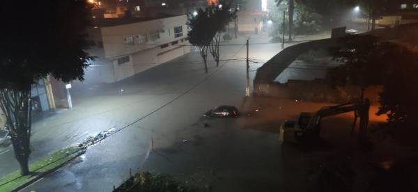 Chuvas em Cariacica - Centro de Campo Grande alagado